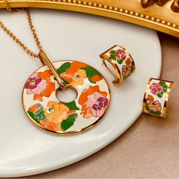 18K Gold Titanium Steel Enamel Bloom Irish Garden Medallion Necklace - Picture 5 of 6